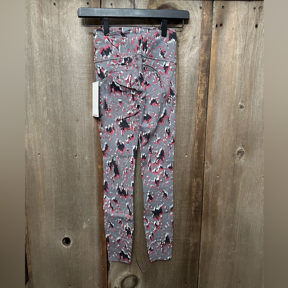 Lululemon Floral Fast And Free HR
Tight 25" Size 2 in Floral with Side Pockets - Picture 3 of 17